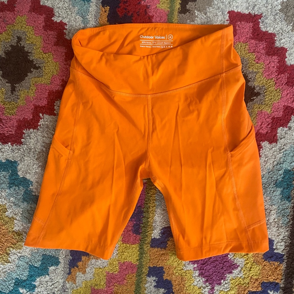 Outdoor Voice Zoom 8” shorts - M